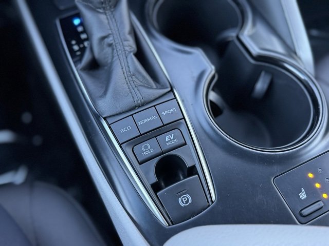 Certified 2018 Toyota Camry LE image 17