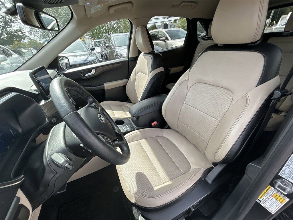 Used 2020 Ford Escape Titanium image 15