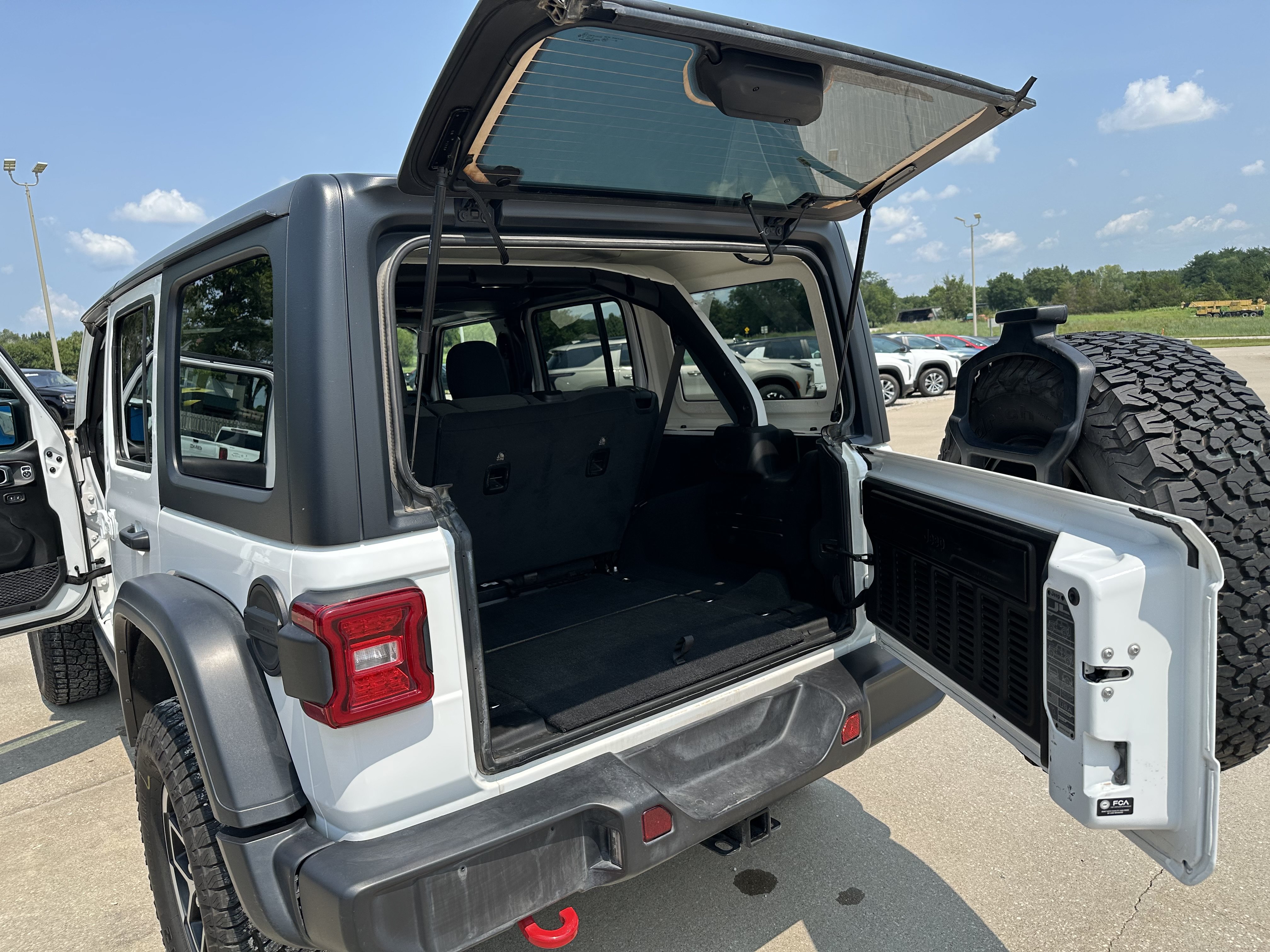 Used 2024 Jeep Wrangler Unlimited Rubicon AWD/4WD image 20
