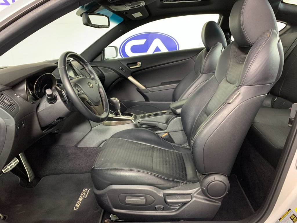 Used 2016 Hyundai Genesis Coupe 3.8 RWD image 15