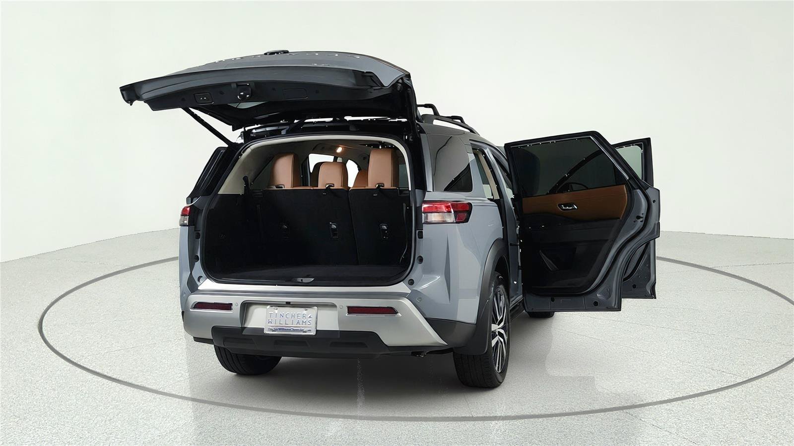 Used 2024 Nissan Pathfinder Platinum FWD image 7