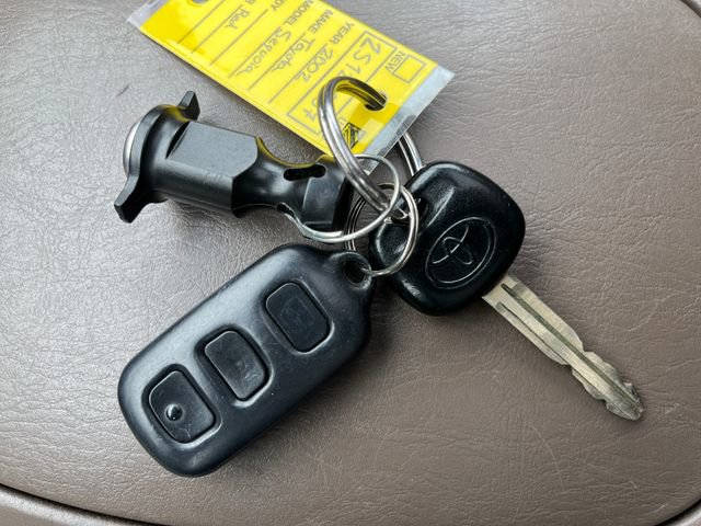 Used 2002 Toyota Sequoia SR5 AWD/4WD image 30