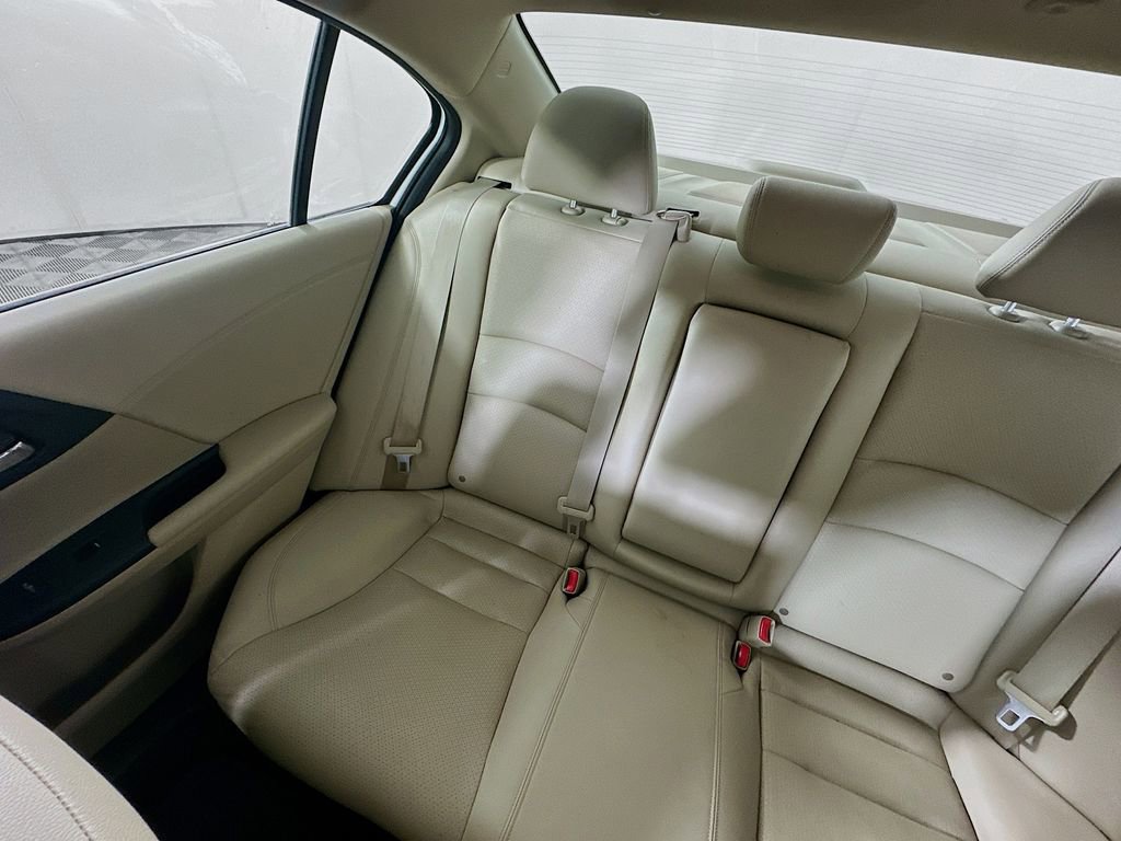 Used 2017 Honda Accord Touring image 12
