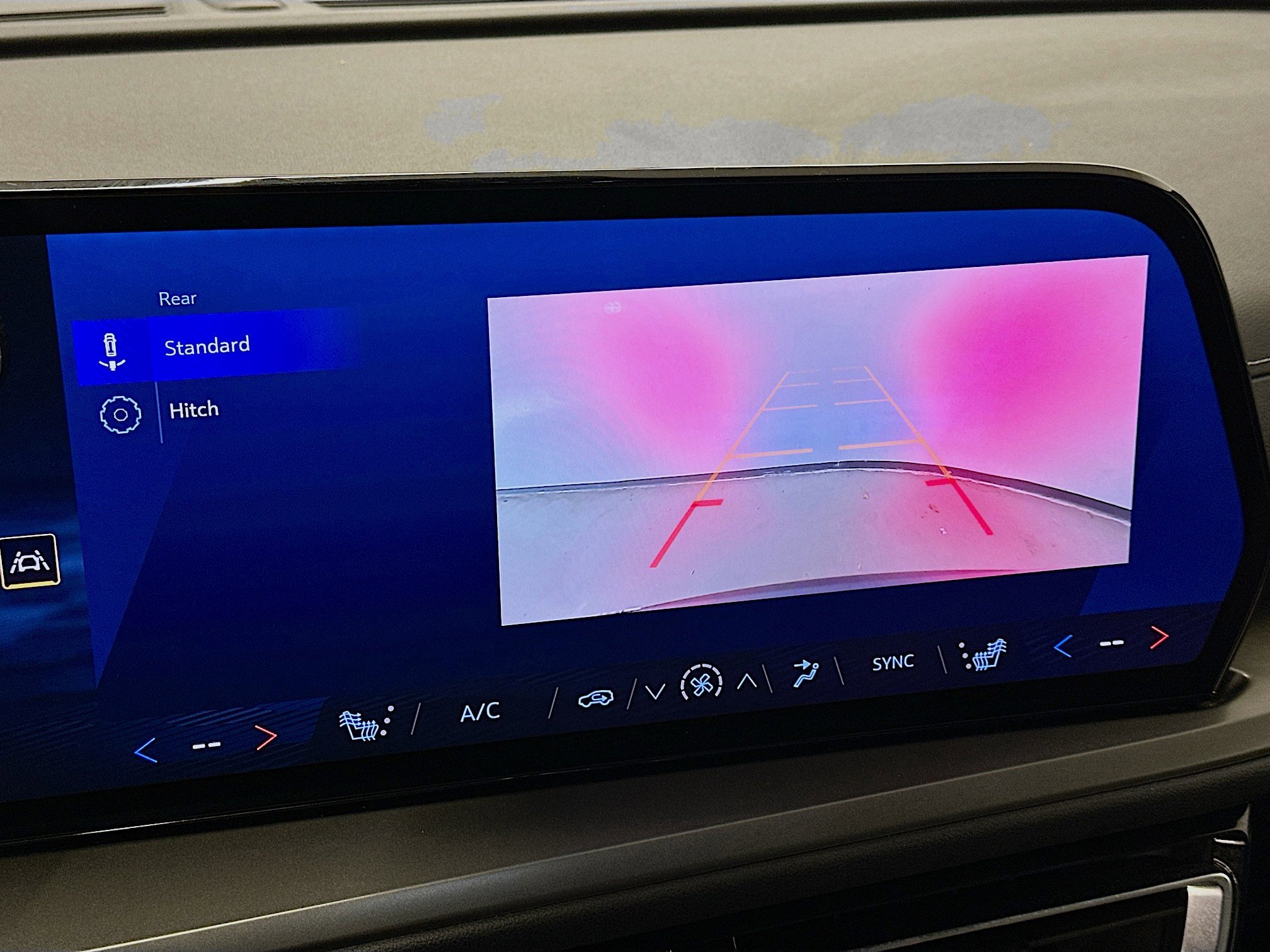 Used 2025 Chevrolet Traverse LT image 23