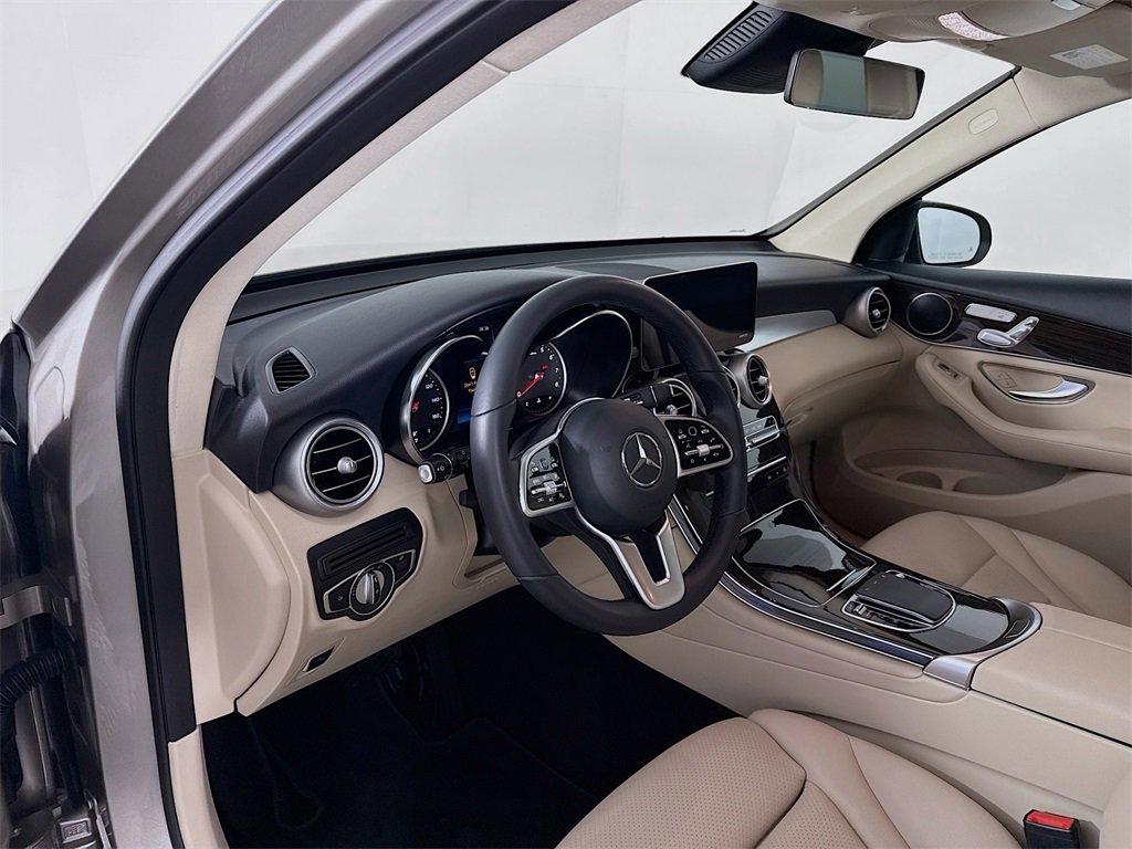 Used 2021 Mercedes-Benz GLC 300 4MATIC image 4
