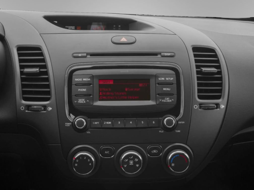 Used 2017 Kia Forte LX image 7