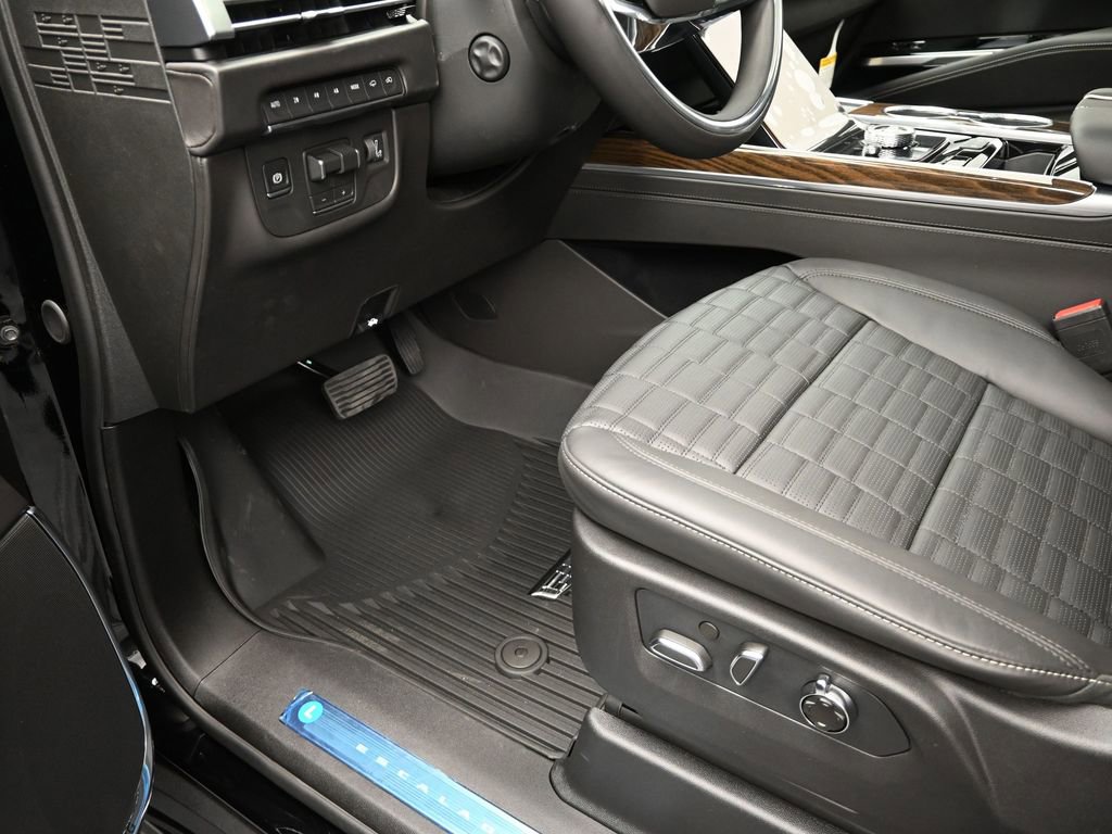 New 2026 Cadillac Escalade ESV Platinum Sport w/ LPO, ONYX Package AWD/4WD image 9