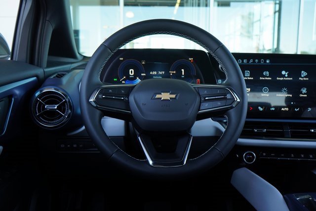 New 2025 Chevrolet Equinox EV LT image 17