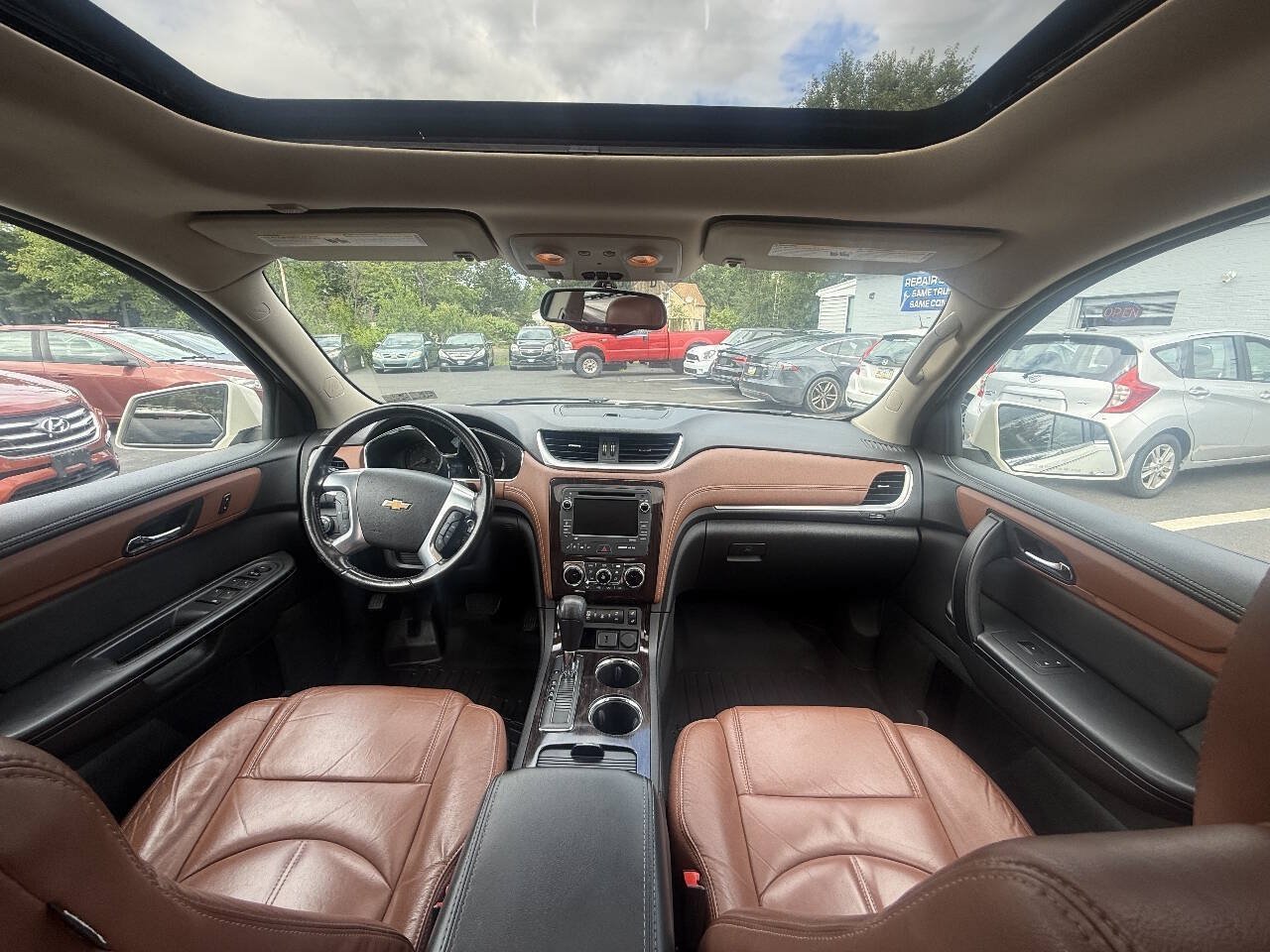 Used 2015 Chevrolet Traverse LT AWD/4WD image 12