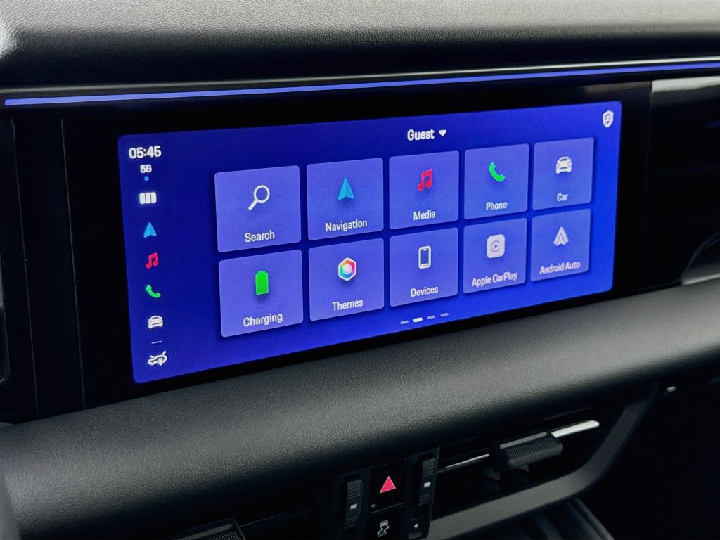 Certified 2025 Porsche Macan Electric RWD image 17