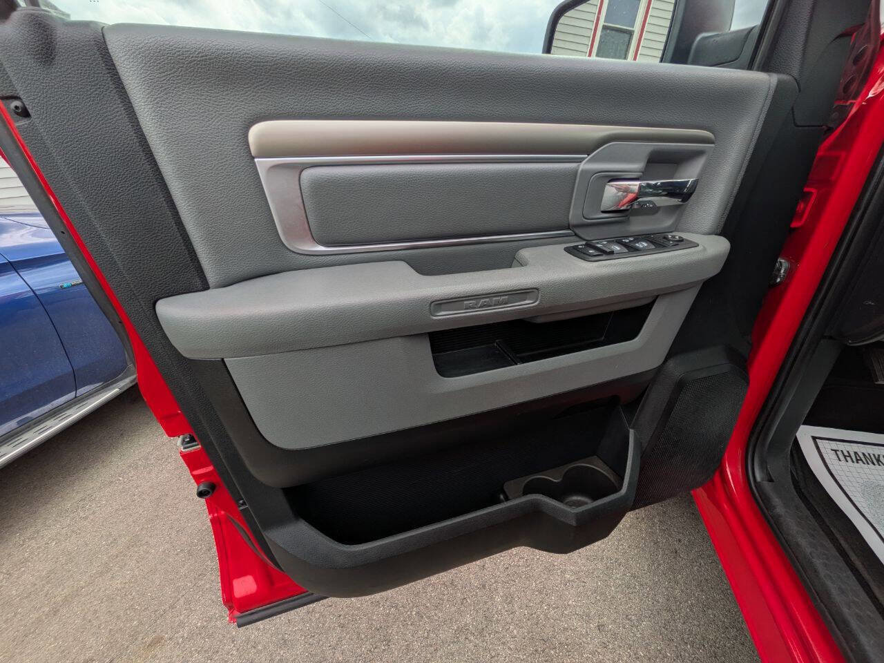 Used 2018 RAM 1500 Classic SLT image 18