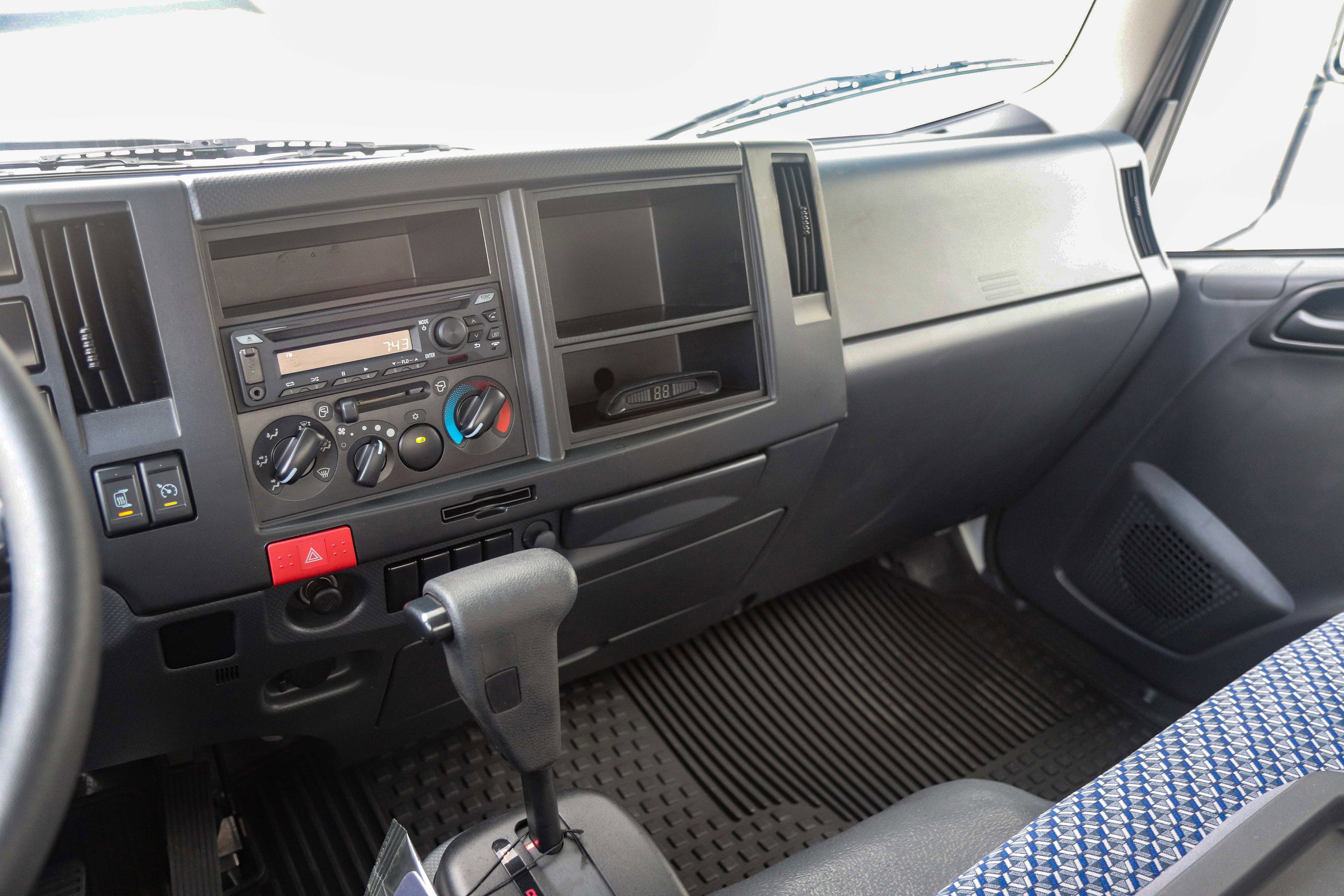 Used 2024 Isuzu NPR image 18