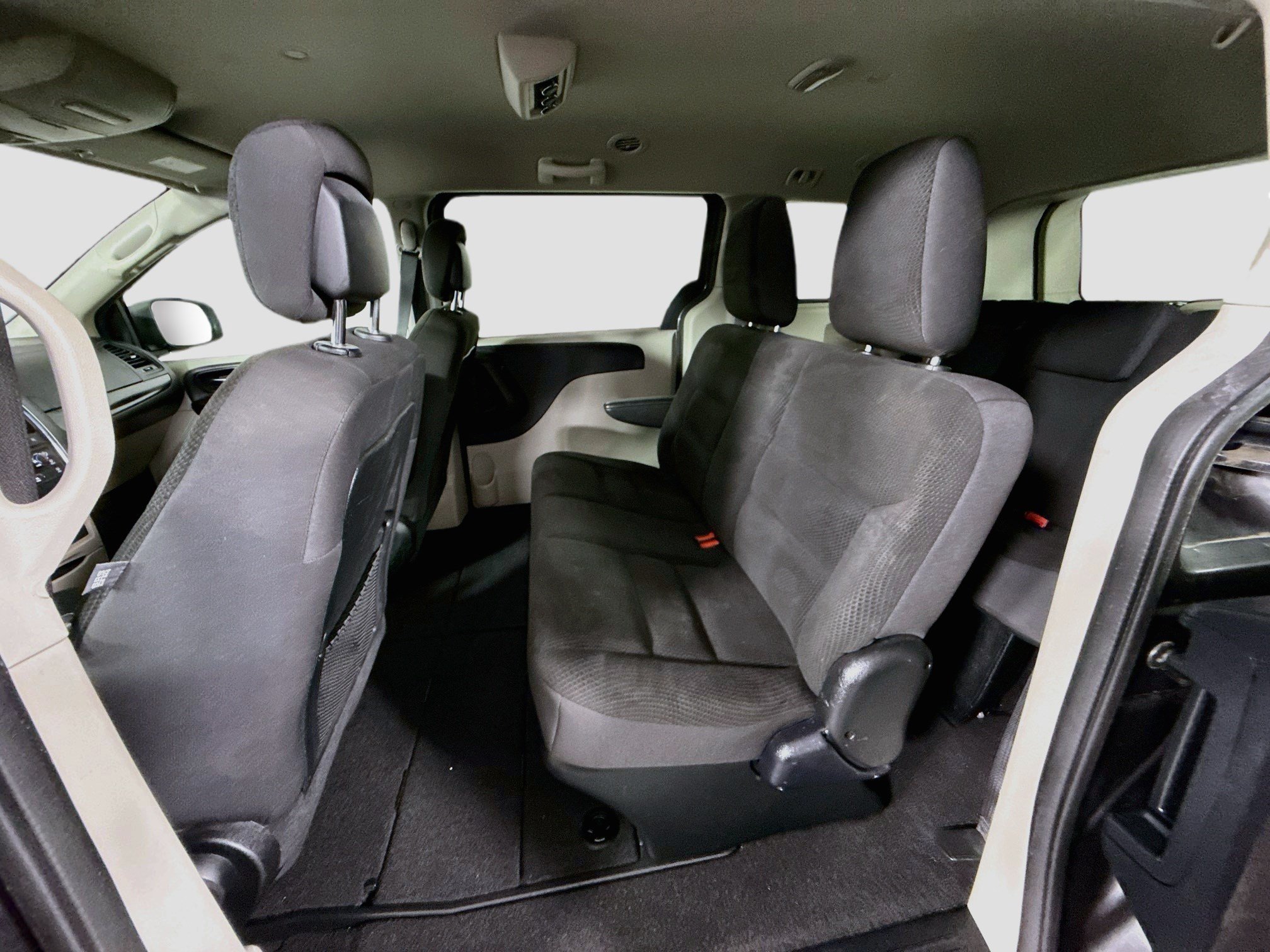 Used 2018 Dodge Grand Caravan SE w/ UConnect Hands-Free Group FWD image 24