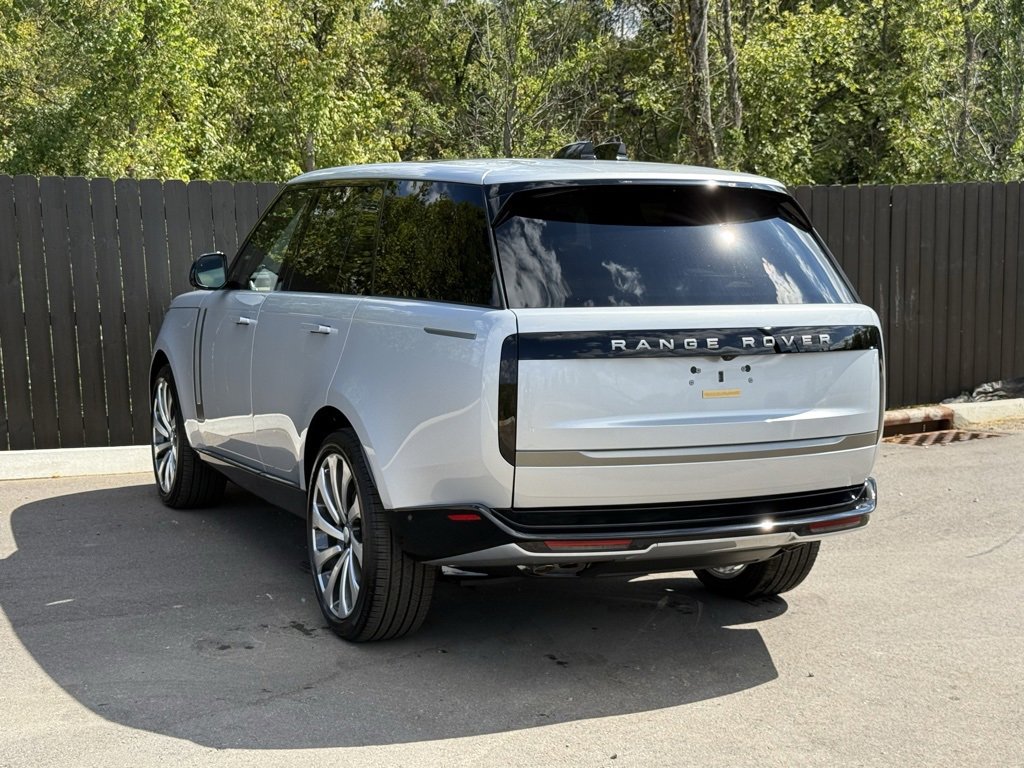 New 2025 Land Rover Range Rover SE image 3