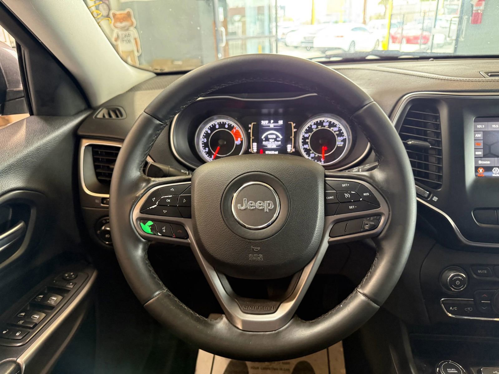 Used 2019 Jeep Cherokee Latitude Plus w/ Comfort/Convenience Group image 15