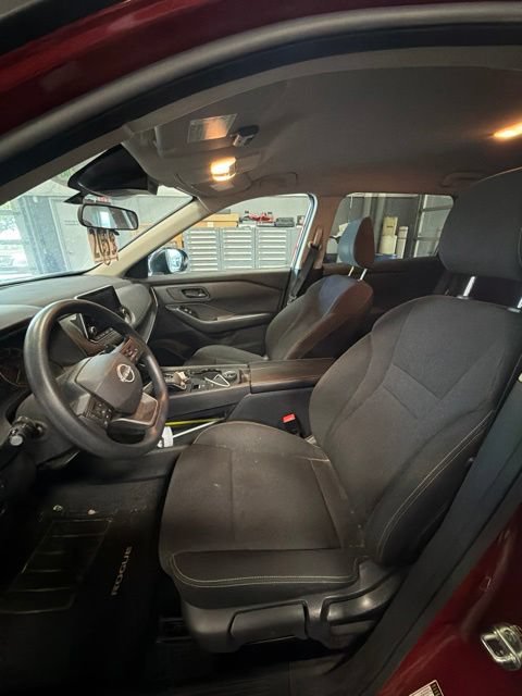 Used 2025 Nissan Rogue S AWD/4WD image 15
