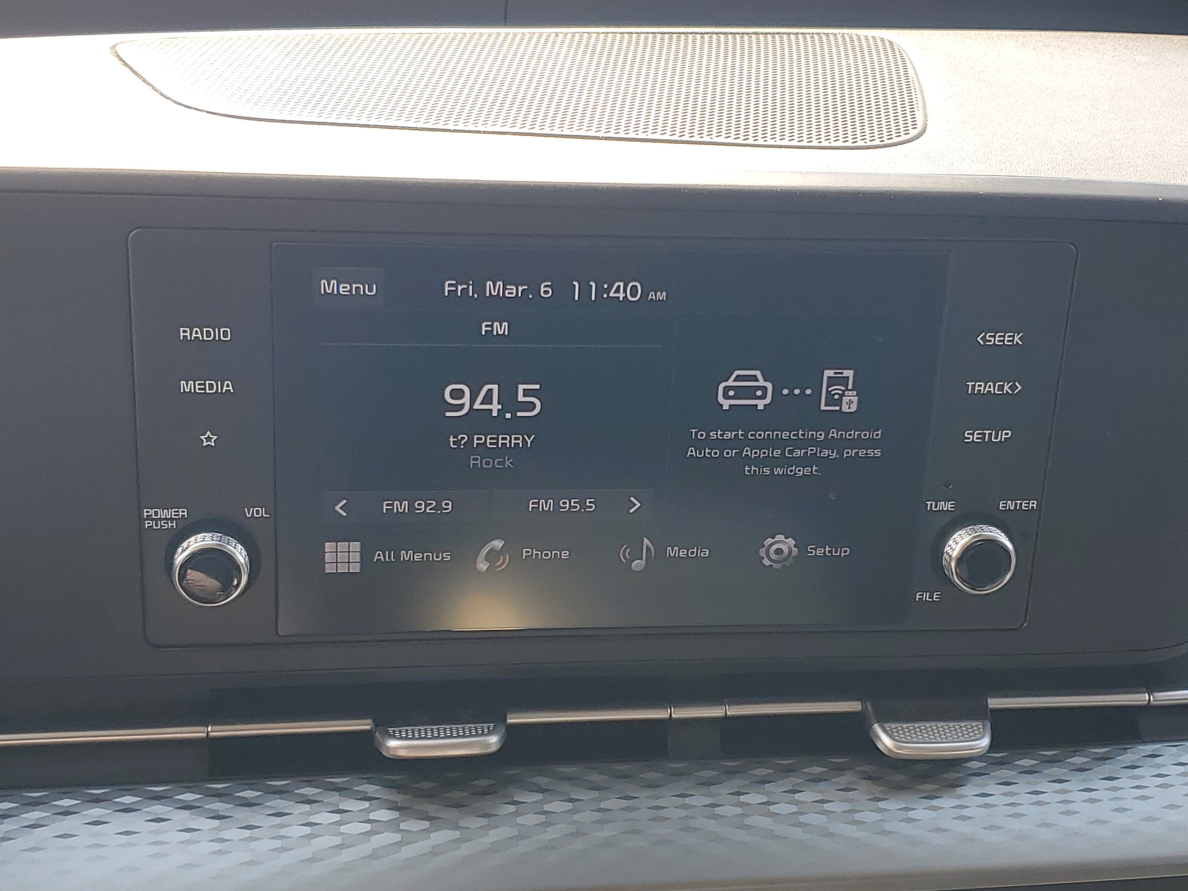 Used 2023 Kia Carnival LX image 16