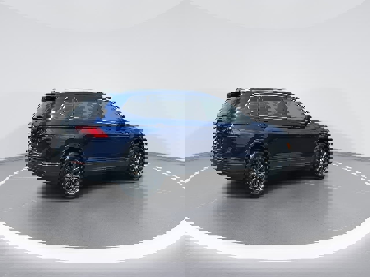 Used 2023 Volkswagen Tiguan SE image 7