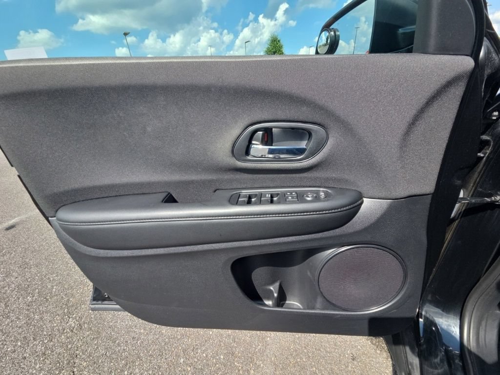 Used 2022 Honda HR-V LX image 16