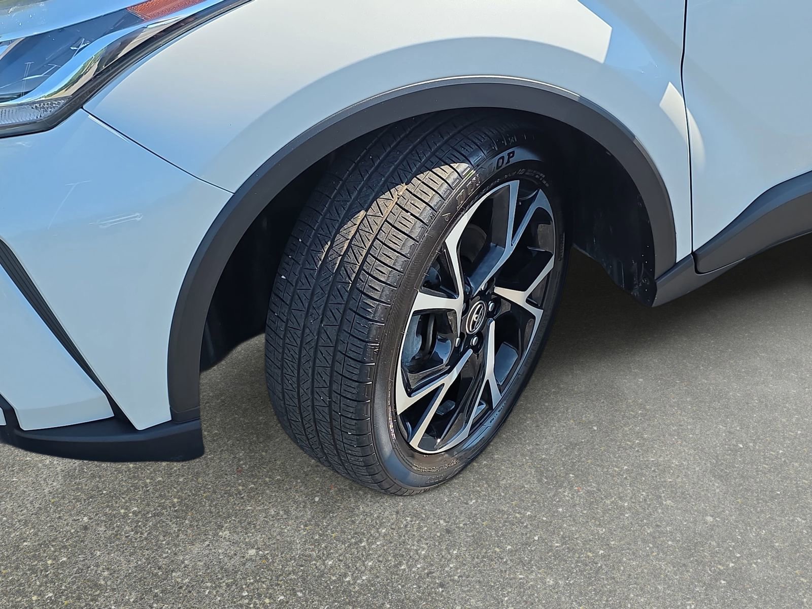 Used 2021 Toyota C-HR XLE FWD image 30