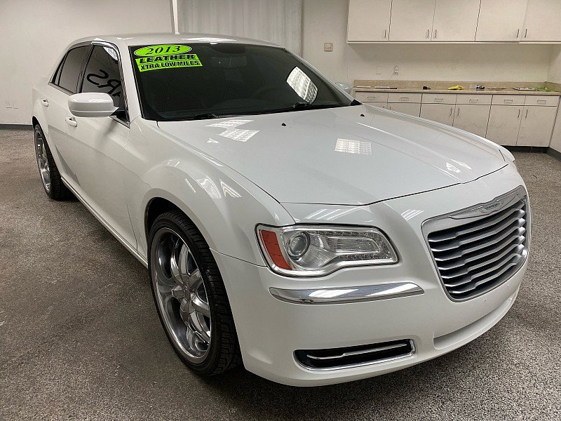 Used 2013 Chrysler 300 image 3