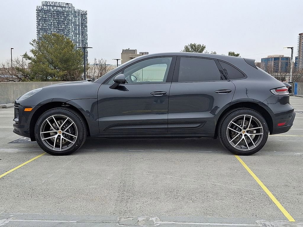 Used 2025 Porsche Macan image 2