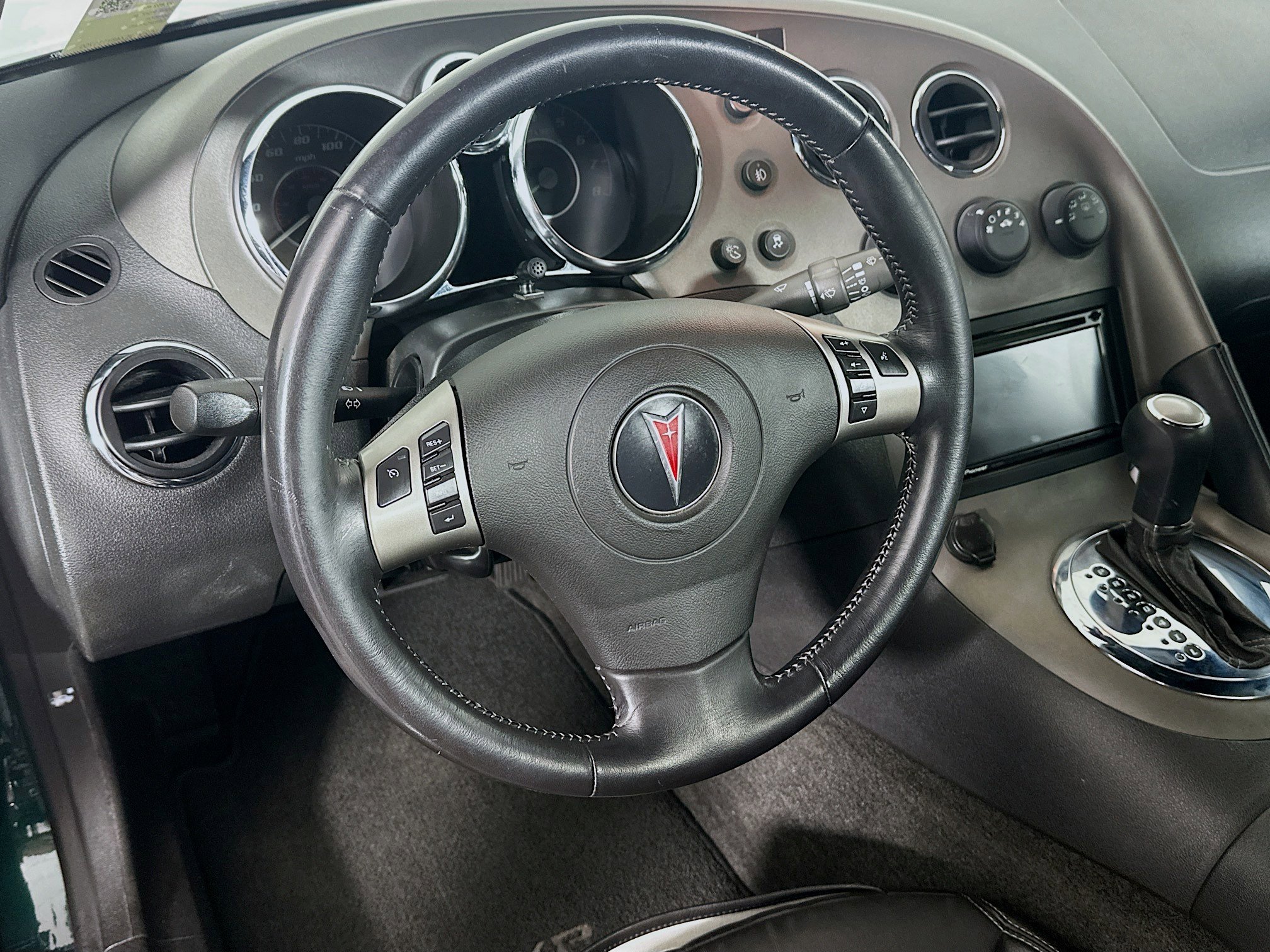 Used 2008 Pontiac Solstice GXP w/ Premium Package image 16