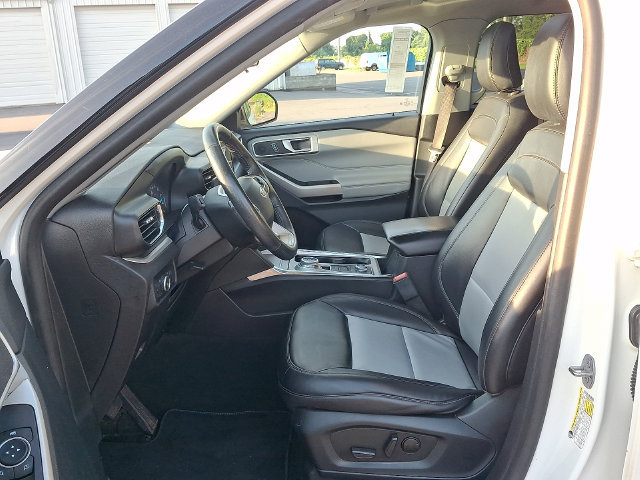 Used 2023 Ford Explorer XLT w/ Equipment Group 202A AWD/4WD image 12