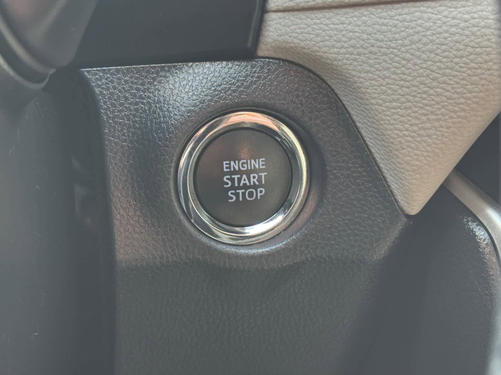 Used 2019 Toyota RAV4 Limited FWD image 7