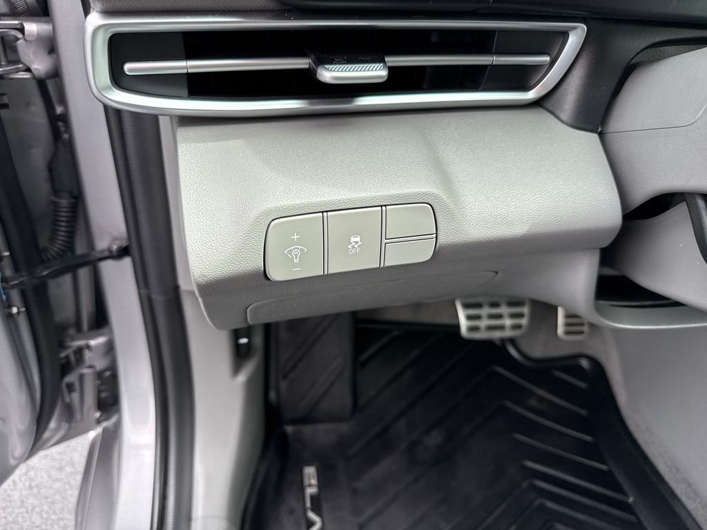 Certified 2025 Hyundai Elantra Sport FWD image 15