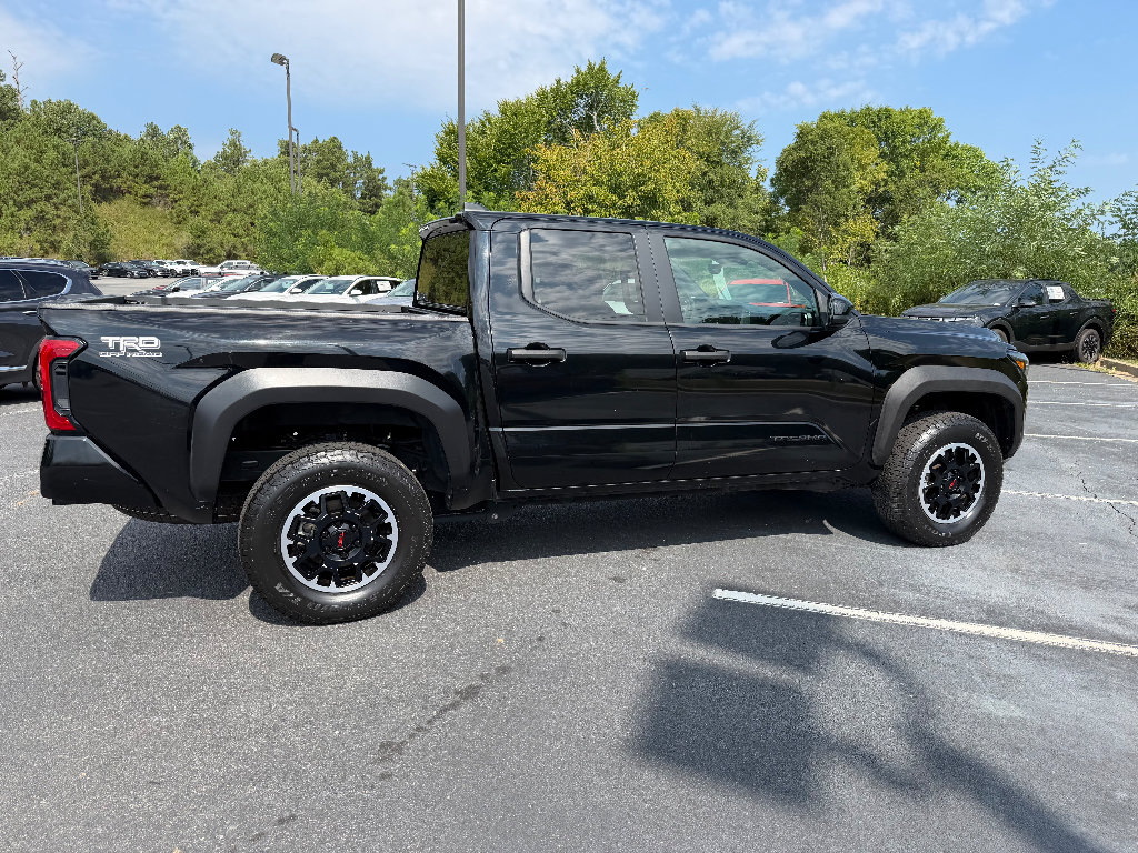 Used 2024 Toyota Tacoma TRD Off-Road AWD/4WD image 8