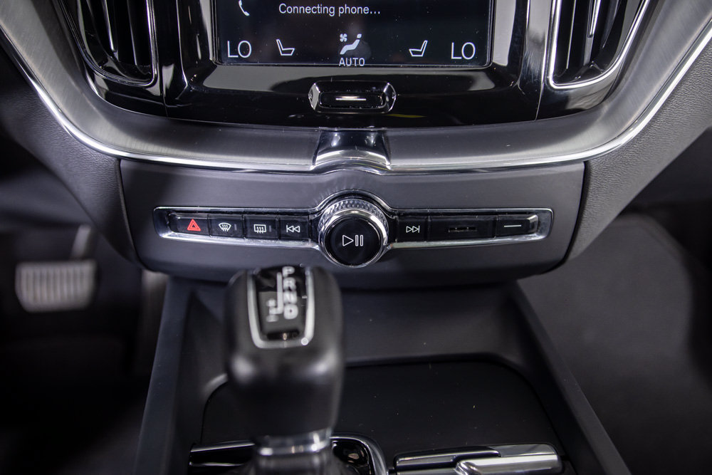 Used 2019 Volvo XC60 T5 Momentum w/ Premium Package FWD image 29