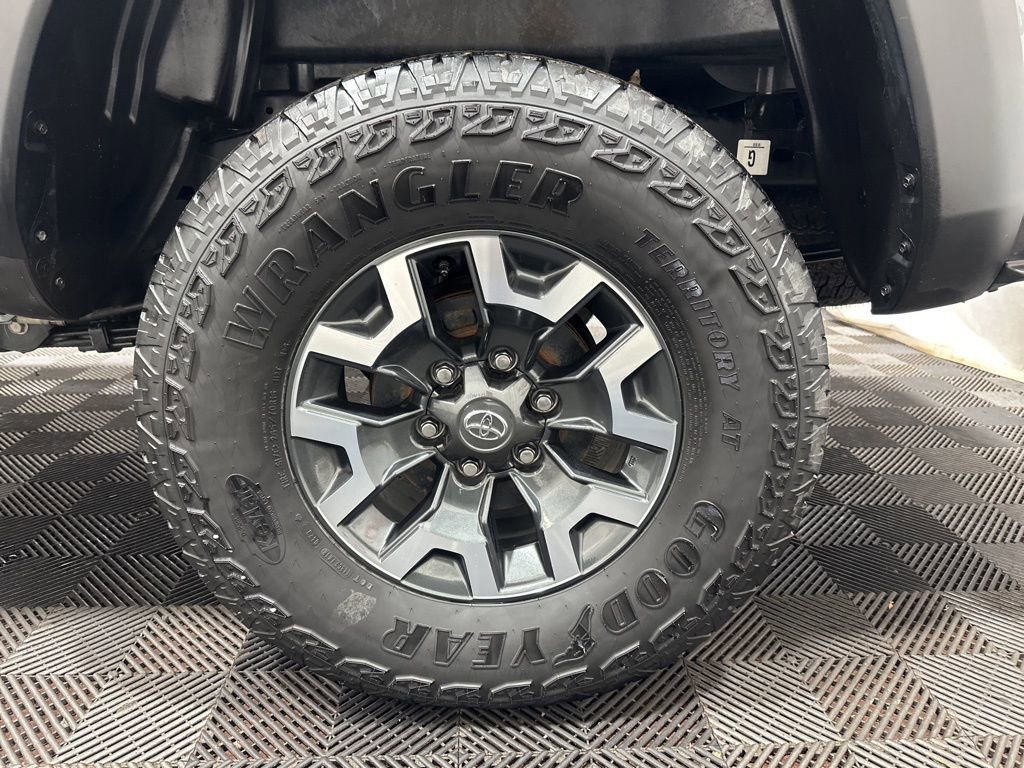 Used 2023 Toyota Tacoma TRD Off-Road image 31