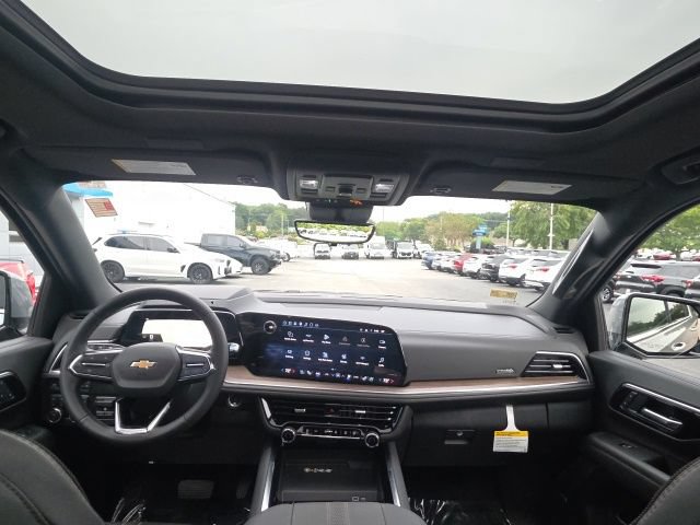 Used 2025 Chevrolet Suburban High Country AWD/4WD image 16