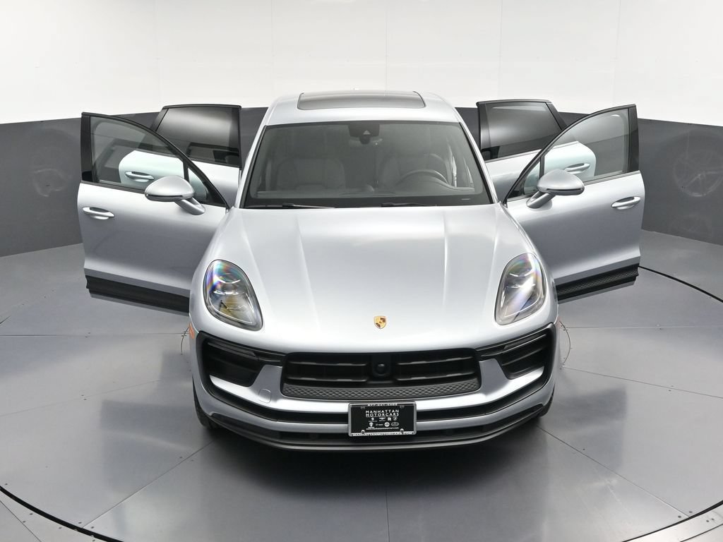 Certified 2025 Porsche Macan AWD/4WD image 32