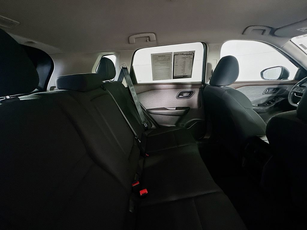 Used 2023 Nissan Rogue S image 26