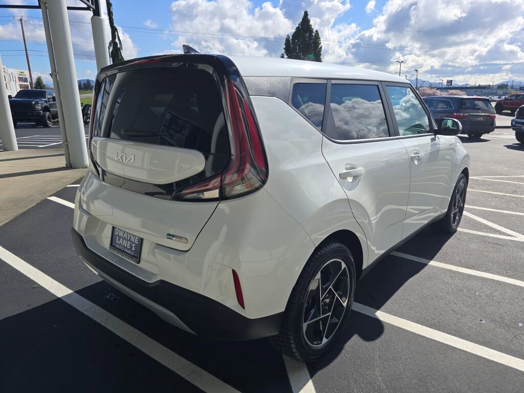 Used 2023 Kia Soul EX image 5