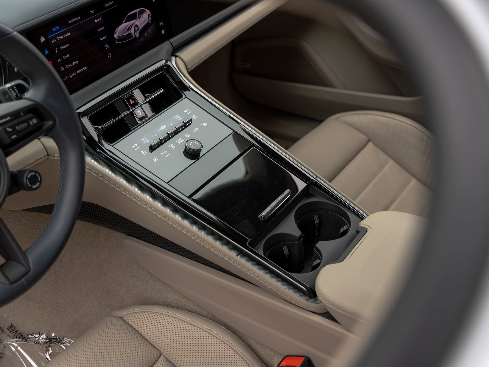 Certified 2025 Porsche Panamera image 39