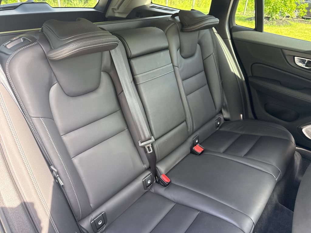 Used 2022 Volvo V60 T5 Cross Country w/ Lounge Package AWD/4WD image 34