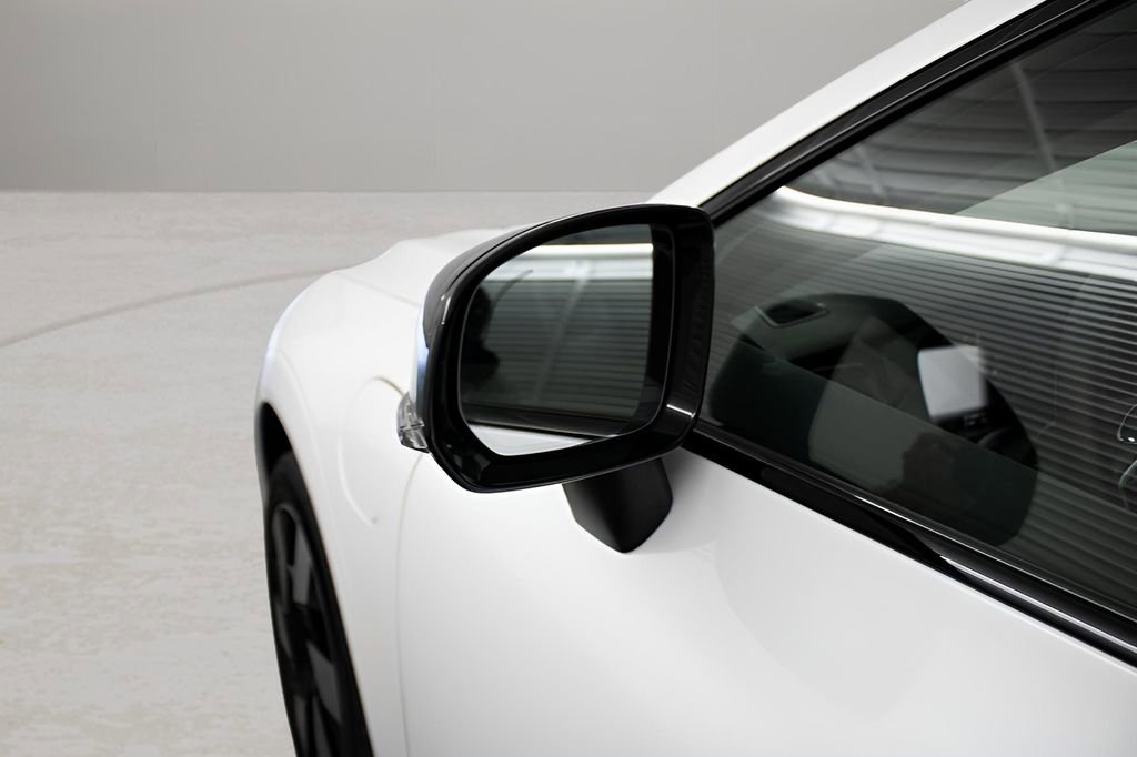 Certified 2025 Volvo XC60 T8 Plus w/ Protection Package Premier image 10