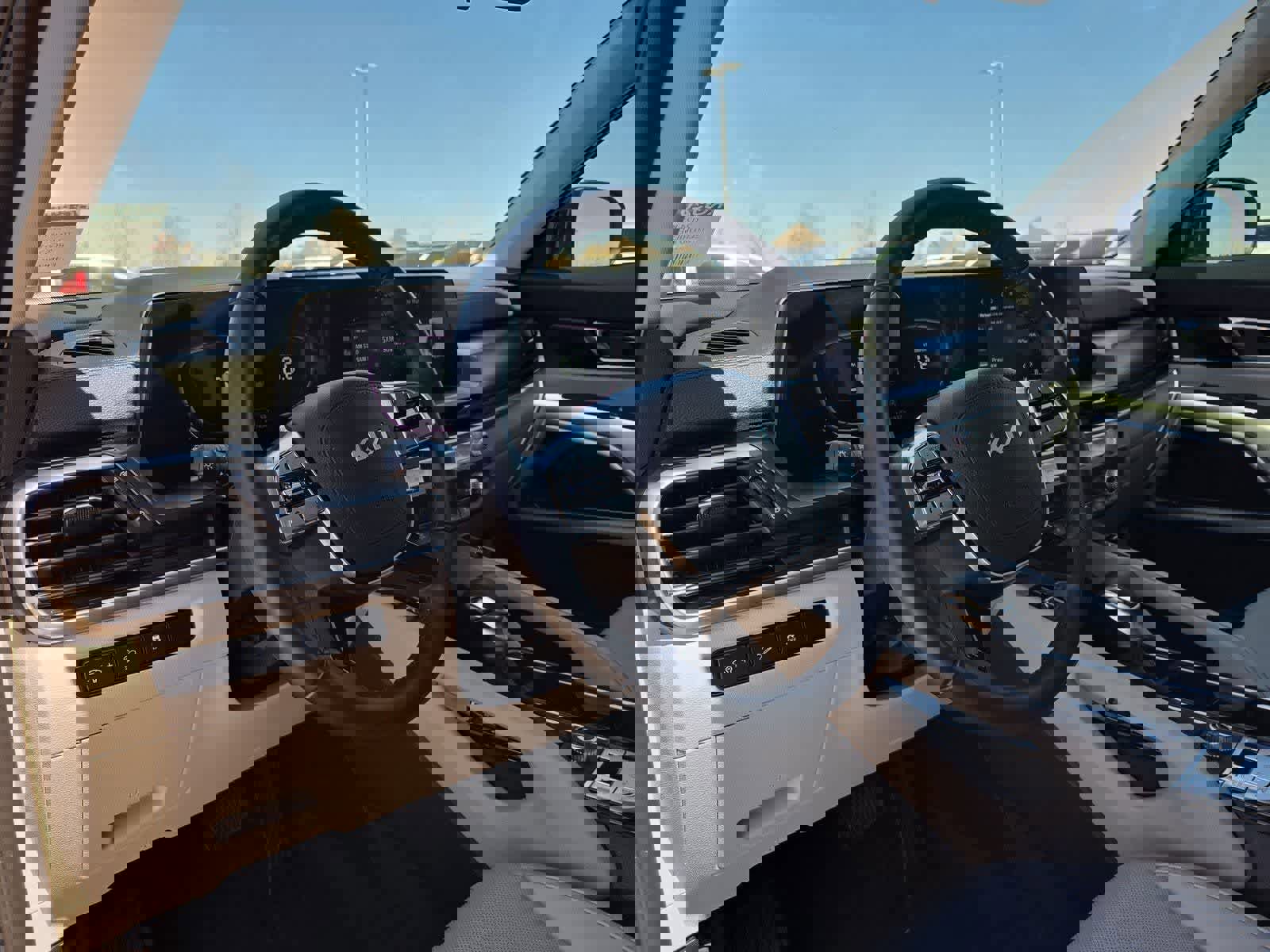 Used 2024 Kia Telluride S w/ S Sunroof Package image 2