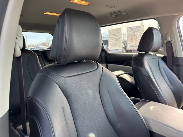 Used 2022 Kia Carnival LX image 24