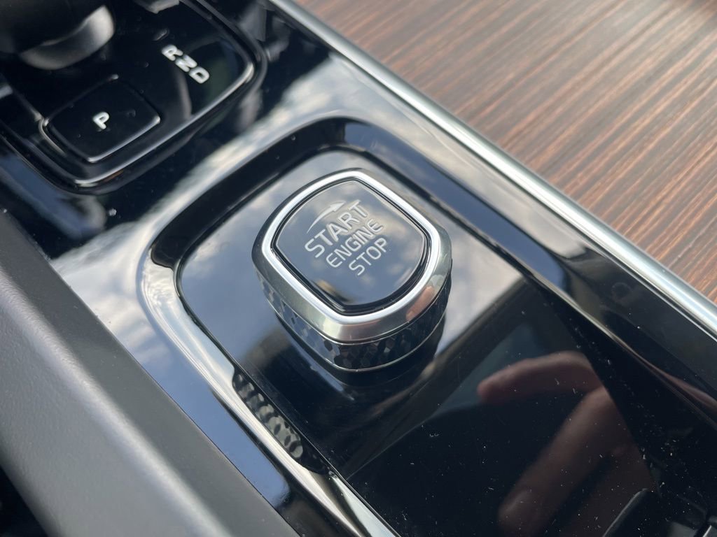 Certified 2023 Volvo XC60 B5 Plus w/ Climate Package image 33