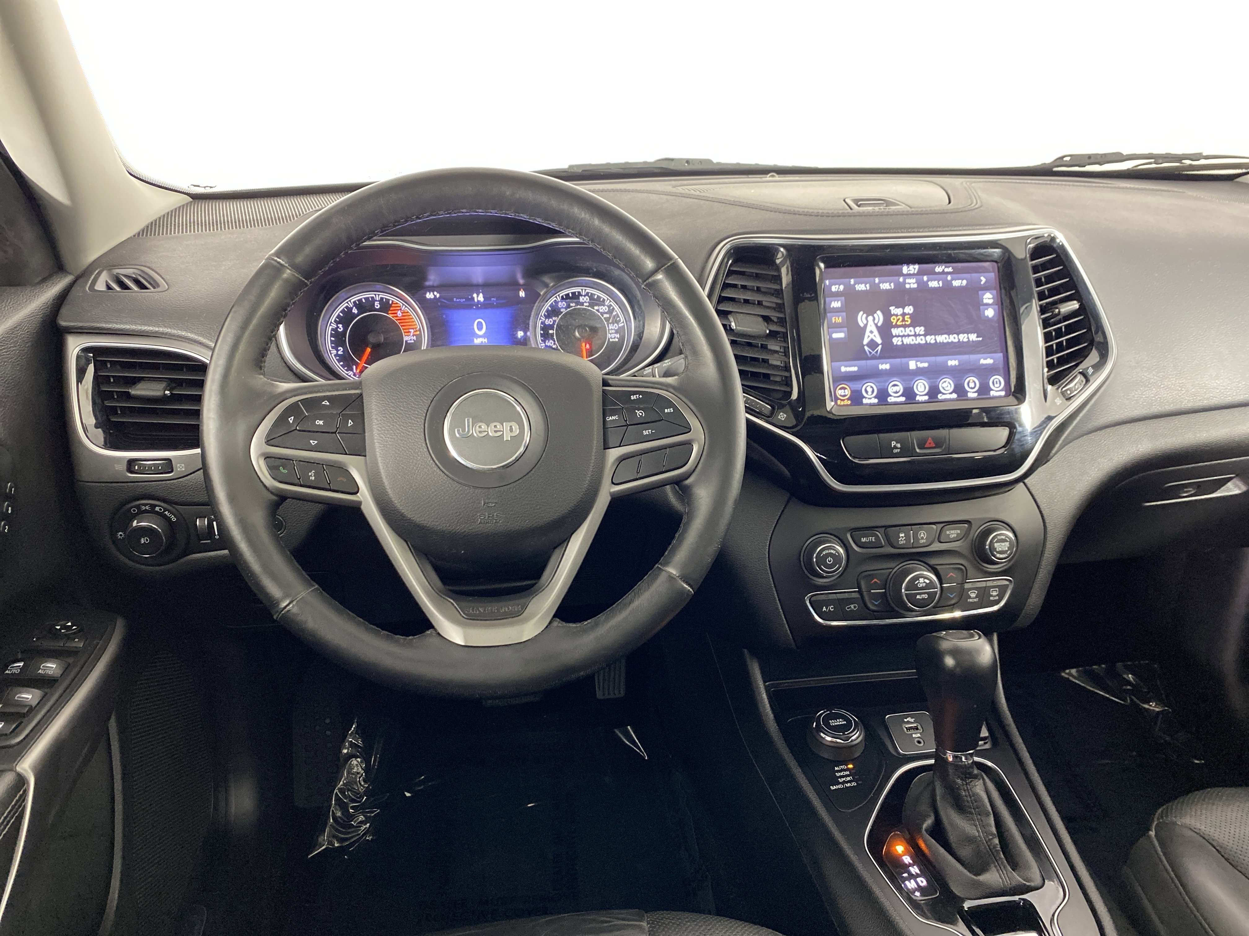 Used 2019 Jeep Cherokee Limited w/ Luxury Group AWD/4WD image 43