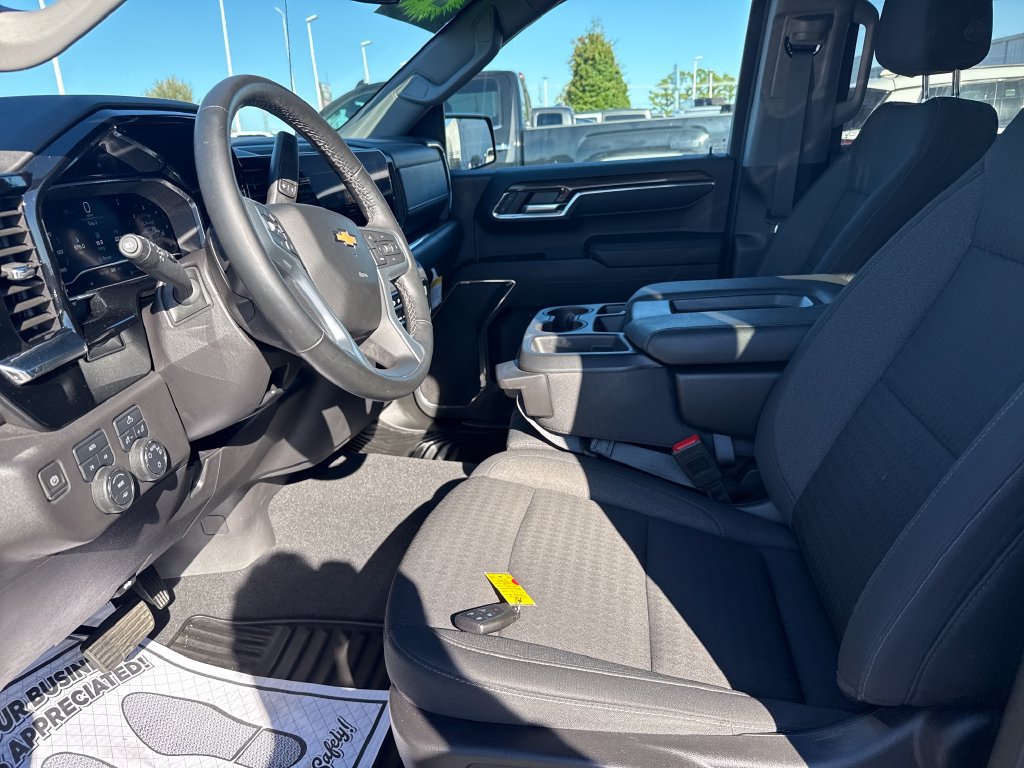 Used 2024 Chevrolet Silverado 1500 LT AWD/4WD image 21