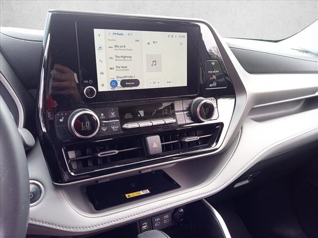Used 2024 Toyota Highlander XLE FWD image 19