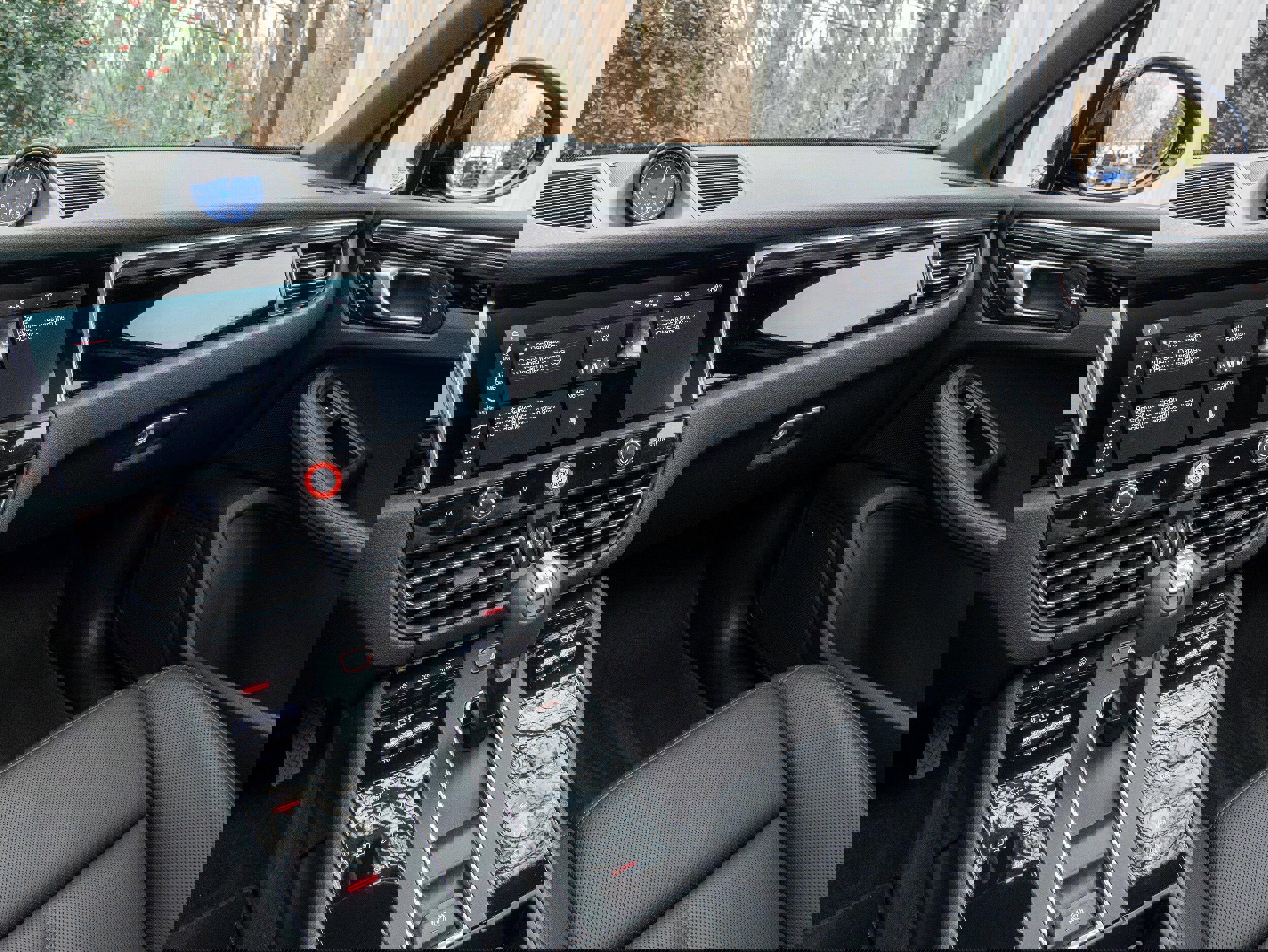 Certified 2025 Porsche Macan image 21