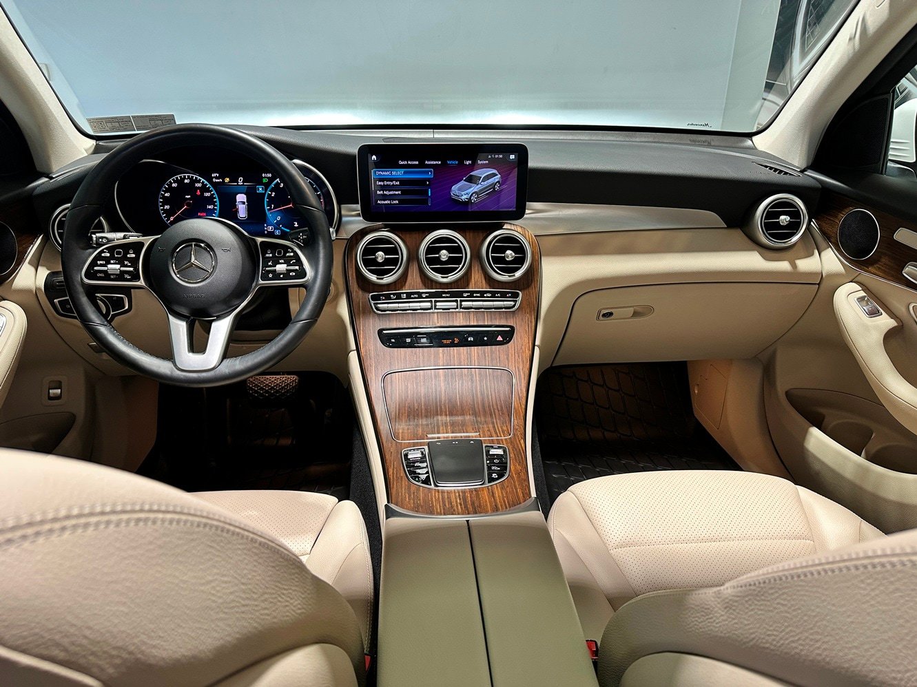 Used 2022 Mercedes-Benz GLC 300 4MATIC image 9