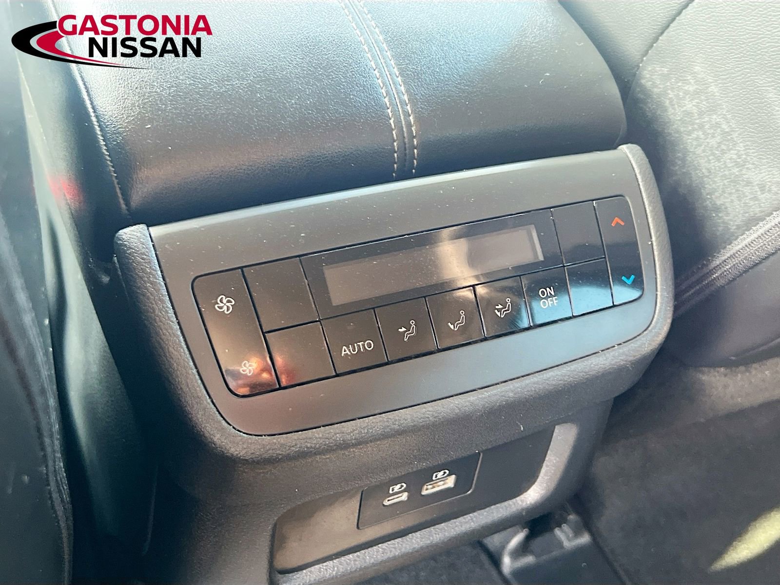 Used 2025 Nissan Pathfinder SL image 35