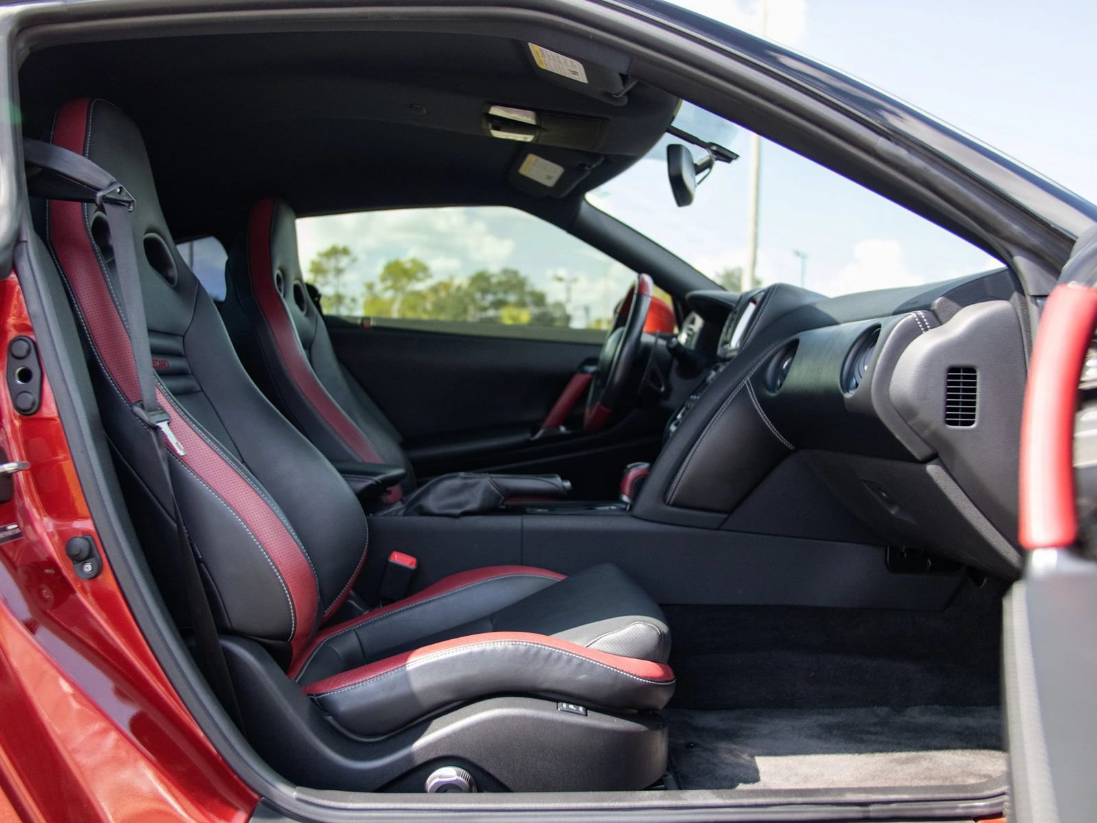 Used 2015 Nissan GT-R Black Edition AWD/4WD image 33